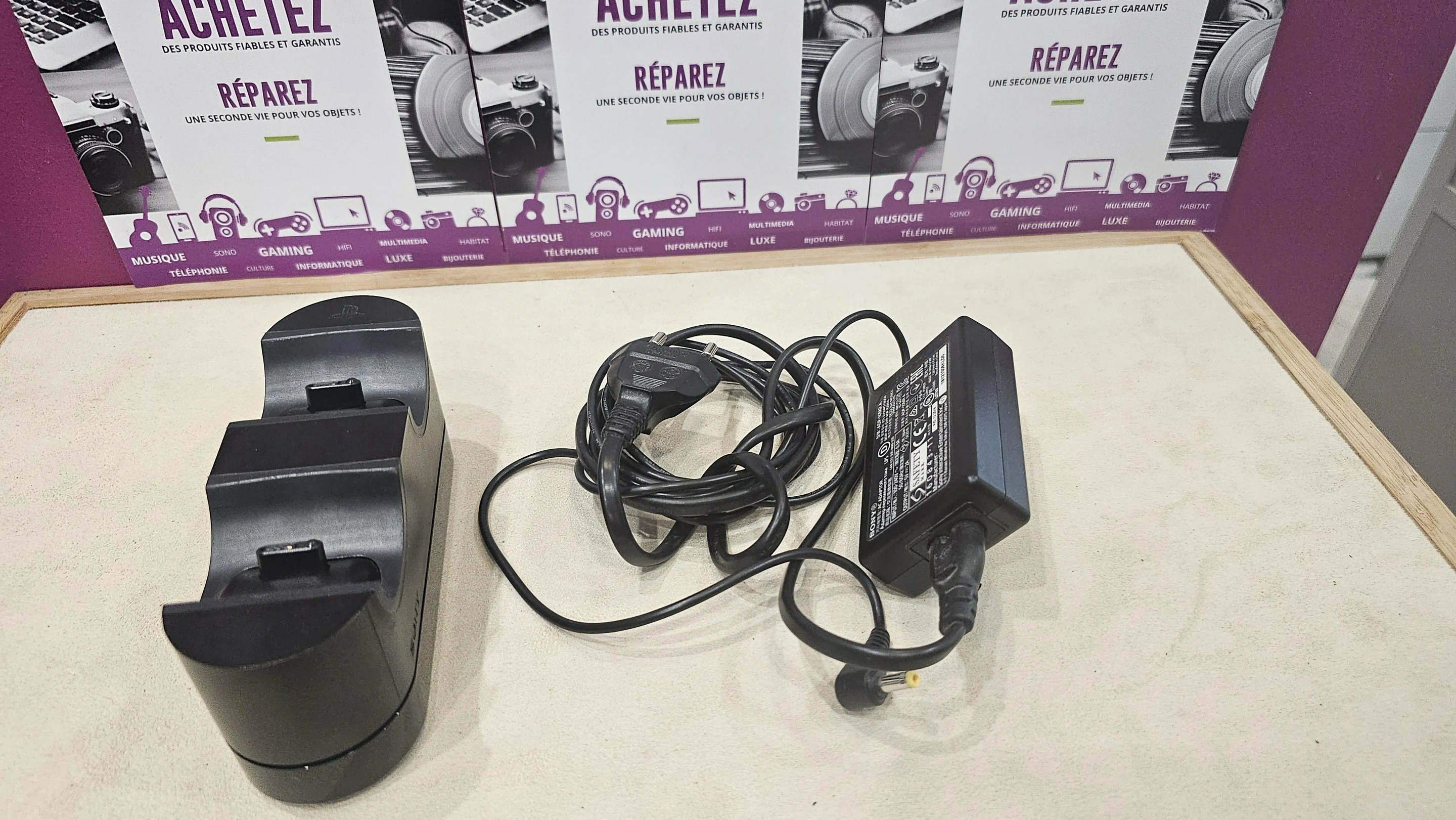 Socle Station De Rechargement manettes Dual Shock 4 - PS4 - CUH-ZDC1