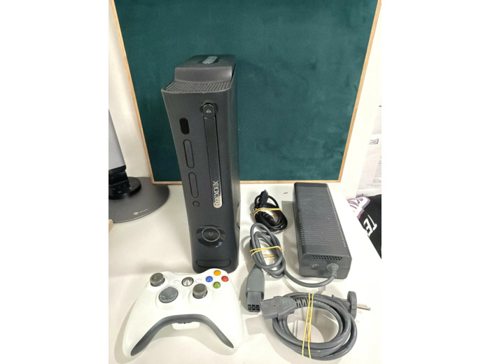 Console Microsfot Xbox 360 120go Standard Ou Elite avec une manette