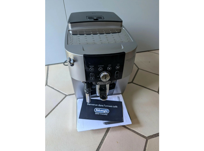 Machine à café Delonghi Expresso Magnifica S Smart broyeur FEB2523.SB - Noire