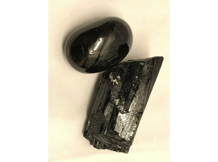 Tourmaline noire (shorl) brute petit modèle