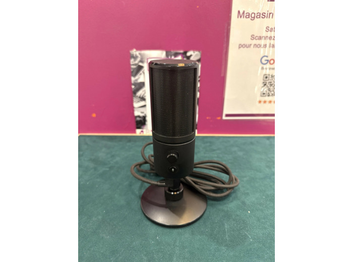 Jeu XBox One Razer Seiren X - Microphone à condensateur USB pour Le Streaming (Microphone Compact avec Support de Choc, directivité supercardioïde, Pas de Latence, Bouton de sourdine, Connexion pour Casque) Noir