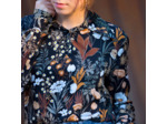 See You at Six - Tissu Satin de Viscose Ecovero Imprimé "Evening Meadow" sur le Fond Noir