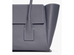 Sac cabas moyen modèle à rabat Elena en cuir grainé