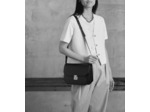 Sac bandoulière moyen modèle Rose en cuir lisse