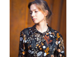 See You at Six - Tissu Satin de Viscose Ecovero Imprimé "Evening Meadow" sur le Fond Noir