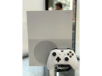 Console Microsoft Xbox One S All Digital 1to avec une manette