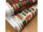 Sélection Coup de coudre - Tissu Popeline de Coton Imprimé Paquets Cadeaux "Christmas Miniatures" sur le Fond Blanc Crème