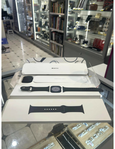 Apple Watch Series 8 (GPS + Cellular) - Boîtier 45 mm Aluminium Minuit avec Bracelet Sport Minuit