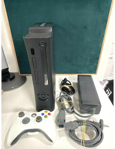 Console Microsfot Xbox 360 120go Standard Ou Elite avec une manette