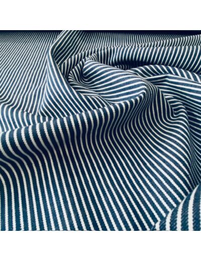 Sélection Coup de coudre – Tissu Denim de Coton Stretch Rayures Blanches sur le Fond Bleu Marine