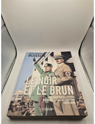 Livre Le noir et le brun - Une histoire illustrée du fascisme et du nazisme 1919-1946