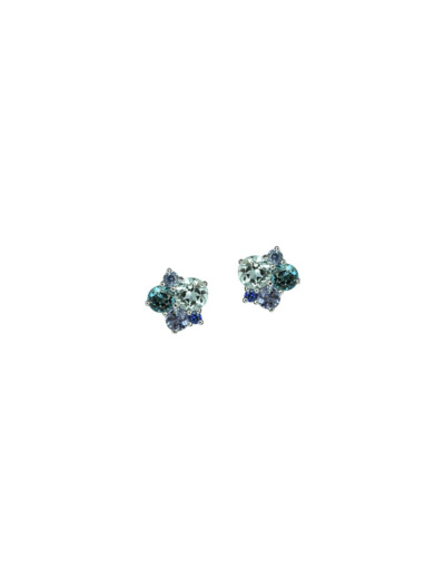 Boucles d'oreilles Isabelle Langlois en or blanc, topazes bleues, iolites et saphirs