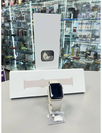 Apple Watch Series 9 GPS Boîtier en Aluminium Lumière Stellaire de 41 mm avec Bracelet Sport Lumière Stellaire S/M