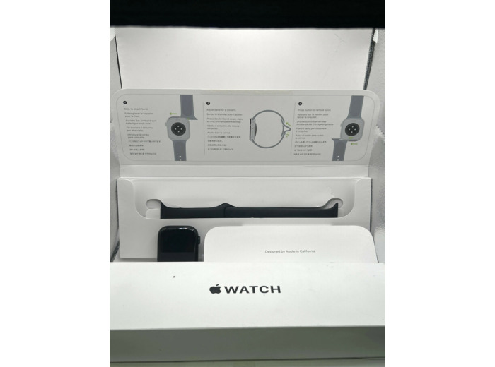 Apple Watch SE 3 GPS + Cellular 44mm Boitier en Aluminium Minuit avec Bracelet Sport Minuit M/L