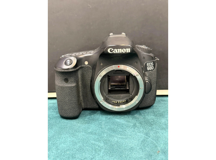 Appareil photo Reflex Canon EOS 60D Boîtier nu Reflex - 18.0 MP - APS - C - 1080p - corps uniquement