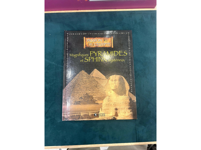 Livre Magnifiques Pyramides Et Sphinx Mystérieux