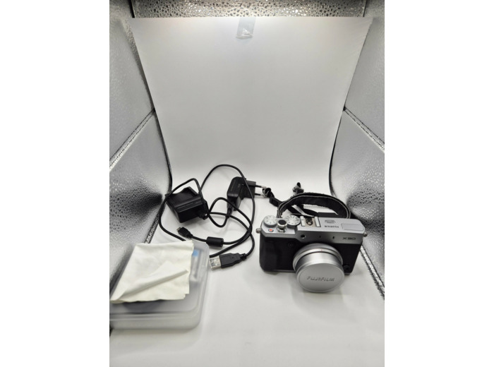 Appareil photo Système sans miroir Fujifilm X Series X30 sans miroir - 12.0 MP - 4x zoom optique - Fujinon - Wi - Fi - argent