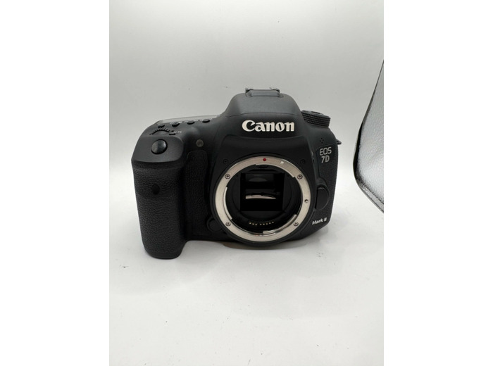 Appareil photo Reflex Canon EOS 7D Boîtier nu Reflex - 18.0 MP - APS - C - 1080p / 30 pi/s - corps uniquement