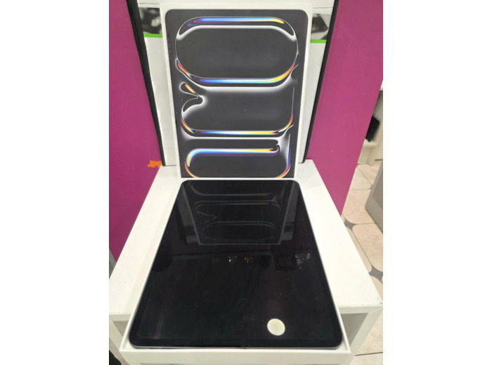 Tablette Apple iPad Pro M4 (2024) Wi - Fi 256 Go 13 pouces Noir spatial