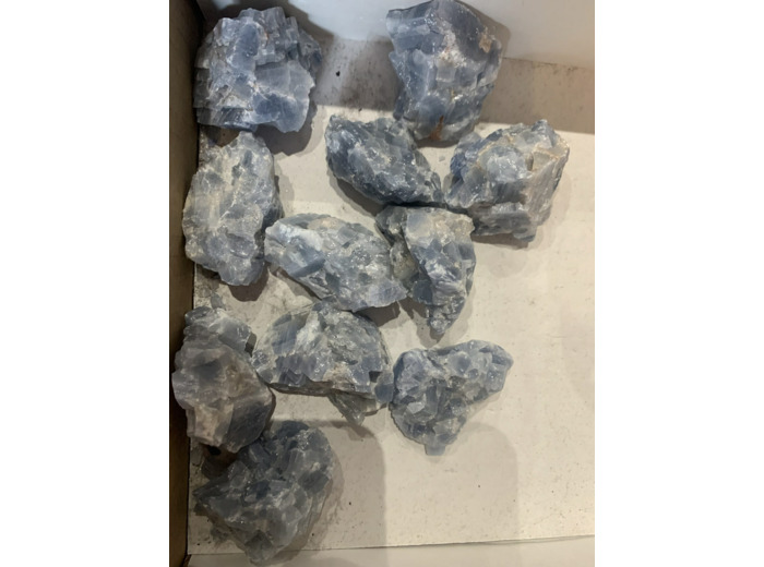 Pierre brute calcite bleue