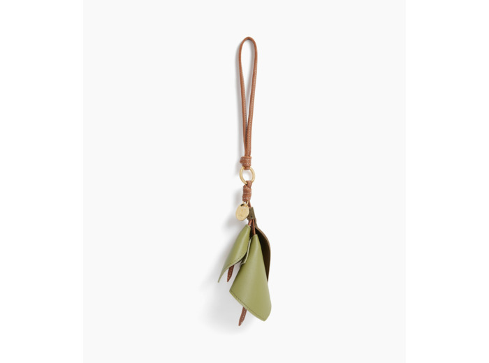 Charms fleur en cuir grainé