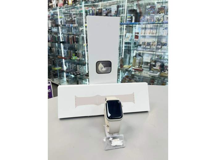 Apple Watch Series 9 GPS Boîtier en Aluminium Lumière Stellaire de 41 mm avec Bracelet Sport Lumière Stellaire S/M