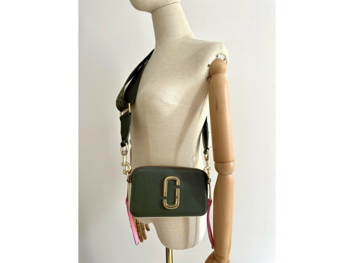 Sac Marc Jacobs Snapshot en cuir vert olive, beige et rose avec bandoulière