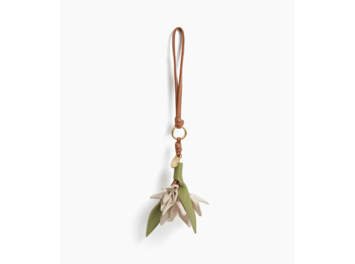 Charms fleur en cuir grainé