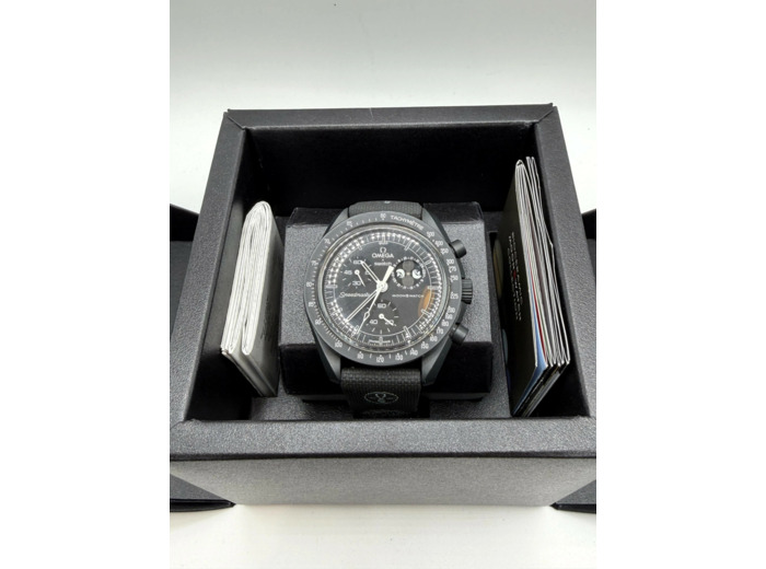 Swatch x Omega Mission To The Moonphase Snoopy Black