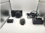 Pack Appareil photo hybride Vlogging hybride Sony ZV-E10 + E PZ 16-50mm f/3,5-5,6 OSS + 2ème batterie + Chargeur de batterie
