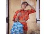 See You at Six - Tissu Popeline de Coton Imprimé "Flip Flops" sur le Fond Rouge Puffin Bill