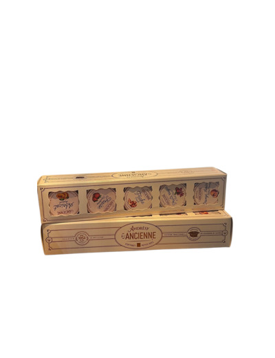 Petits pots de confiture artisanale