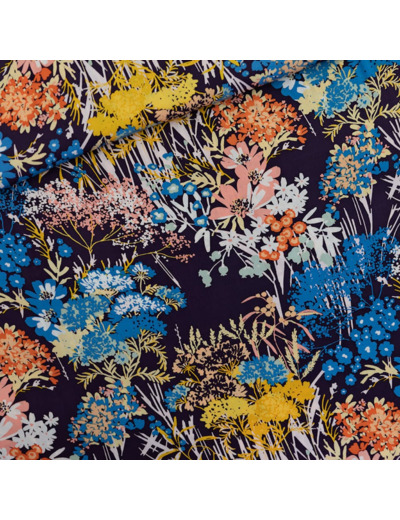 See You at Six - Tissu Satin de Viscose Ecovero Imprimé "Wild Flowers" sur le Fond Bleu du Soir