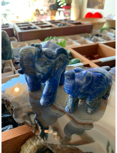 Petit éléphant en lapis lazuli