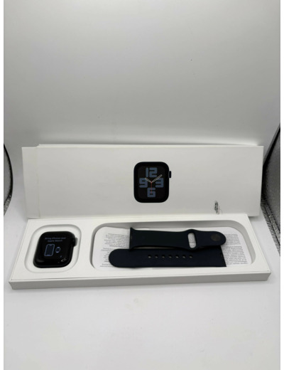 Apple Watch SE GPS (2024) Boîtier en Aluminium Noir Minuit 40mm avec Bracelet Sport Minuit S/M
