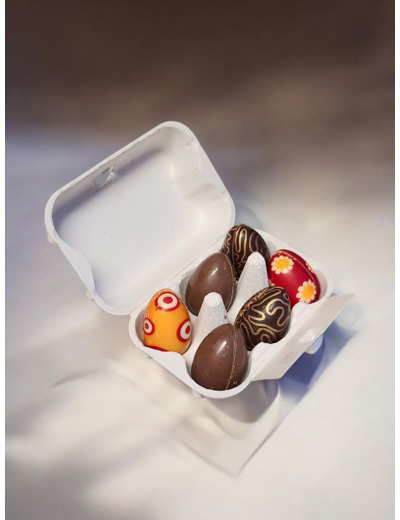 Boîte de petits œufs pralinés