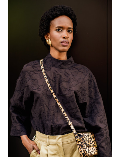 Fibre Mood - Tissu Coton Rebrodé Fleurs "Samira" Uni Noir