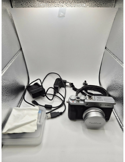 Appareil photo Système sans miroir Fujifilm X Series X30 sans miroir - 12.0 MP - 4x zoom optique - Fujinon - Wi - Fi - argent