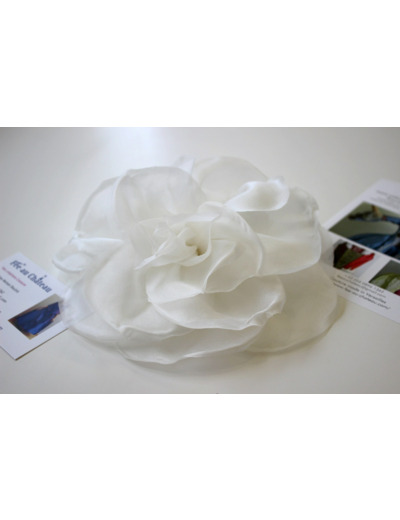 Rose Blanche En Organza De Soie Satin Sur Broche