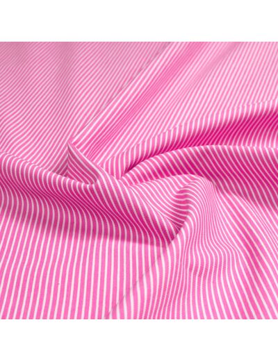 Sélection Coup de coudre – Tissu Denim de Coton Stretch Rayures Blanches sur le Fond Rose Framboise