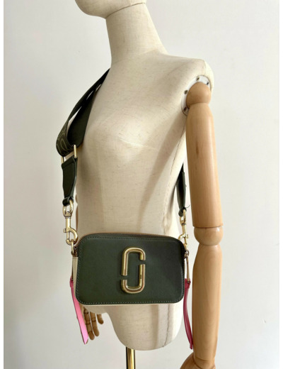 Sac Marc Jacobs Snapshot en cuir vert olive, beige et rose avec bandoulière