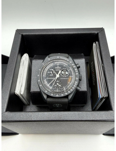 Swatch x Omega Mission To The Moonphase Snoopy Black